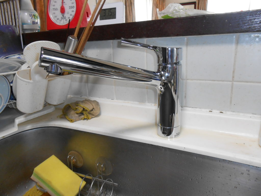 台所 水栓金具交換（シングルレバー混合水栓）奈良市 | トータルサービス奈良 - 住まい・お庭・暮らし トータルメンテナンス